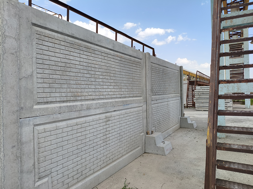 دیوار بتنی دو تکه به ارتفاع 3 متر  و طول4.20 .متر ستونی کد  DD-2  دو رو نما